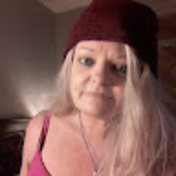 Meet your Posher, Cali - Picture 1 of 1